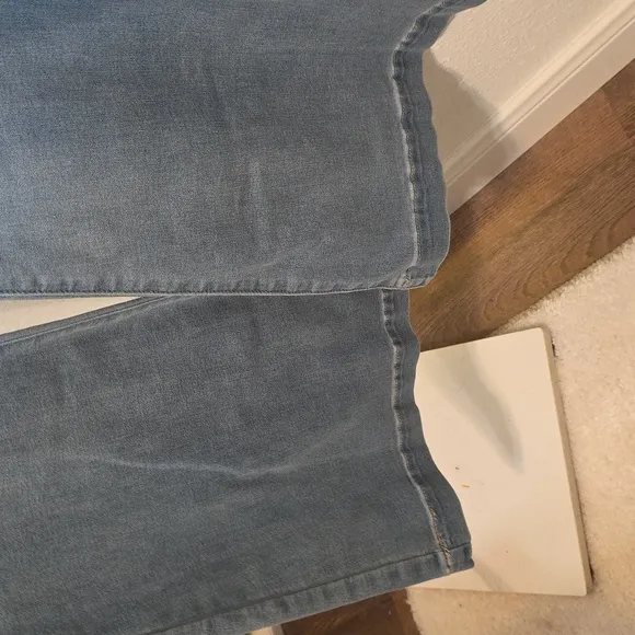 🆕️ Free People Women's Venice Beach Flare Jeans