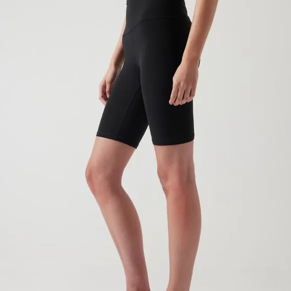 278. NWT Athleta Ultra High Rise Elation 9” Short
