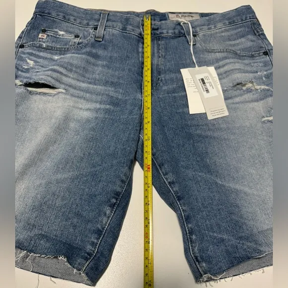 Ag Adriano Goldschmied Nikki Short Size 32R