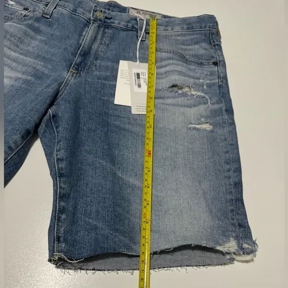 Ag Adriano Goldschmied Nikki Short Size 32R