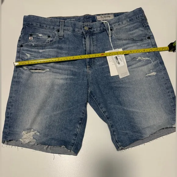 Ag Adriano Goldschmied Nikki Short Size 32R