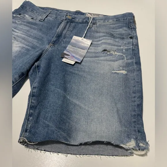 Ag Adriano Goldschmied Nikki Short Size 32R