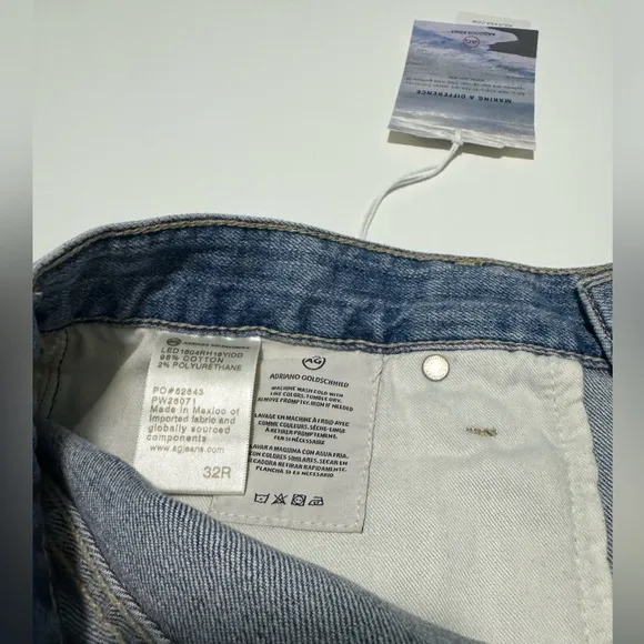 Ag Adriano Goldschmied Nikki Short Size 32R