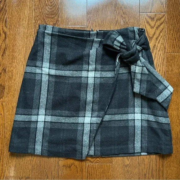 Aritzia Wilfred Dark Gray Plaid Wool Wrap Tie Front A-Line Mini Skirt - Sz 8
