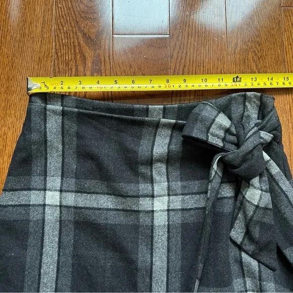 Aritzia Wilfred Dark Gray Plaid Wool Wrap Tie Front A-Line Mini Skirt - Sz 8