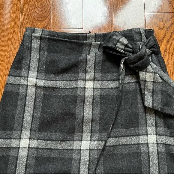 Aritzia Wilfred Dark Gray Plaid Wool Wrap Tie Front A-Line Mini Skirt - Sz 8