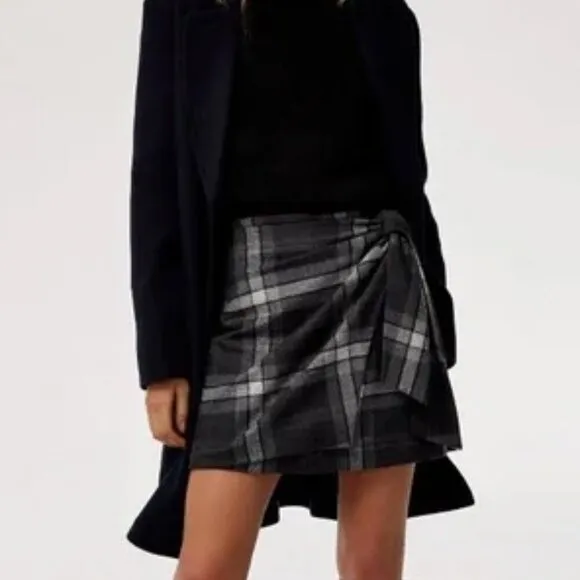 Aritzia Wilfred Dark Gray Plaid Wool Wrap Tie Front A-Line Mini Skirt - Sz 8
