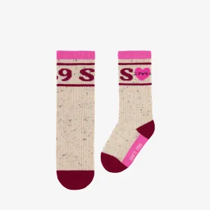 Chaussettes beiges et magenta en tricot tressé, bébé || Beige and magenta cable knit socks, baby