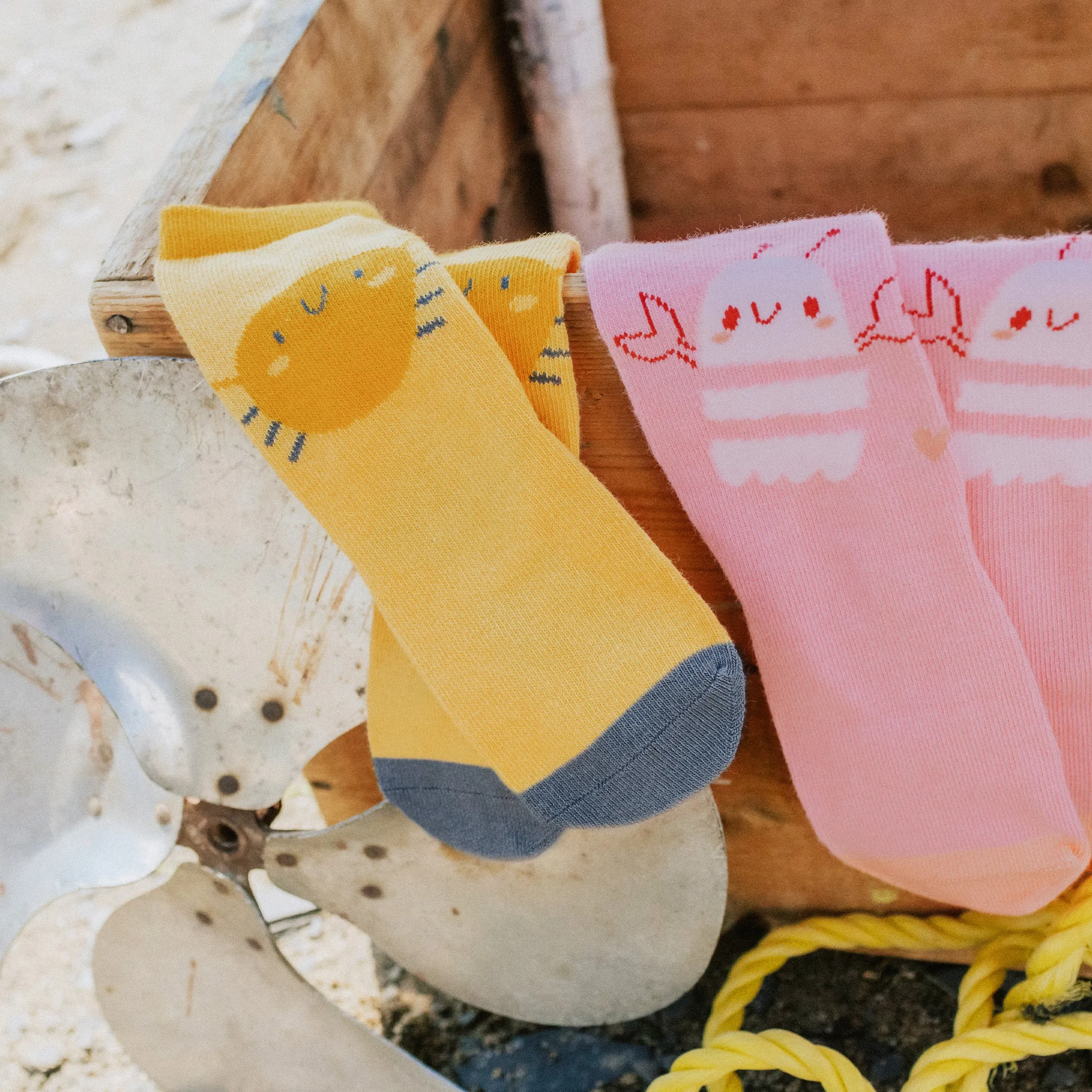 Chaussettes roses avec illustration d’écrevisses aimables, bébé || Pink socks with an illustration of kind crayfish, baby