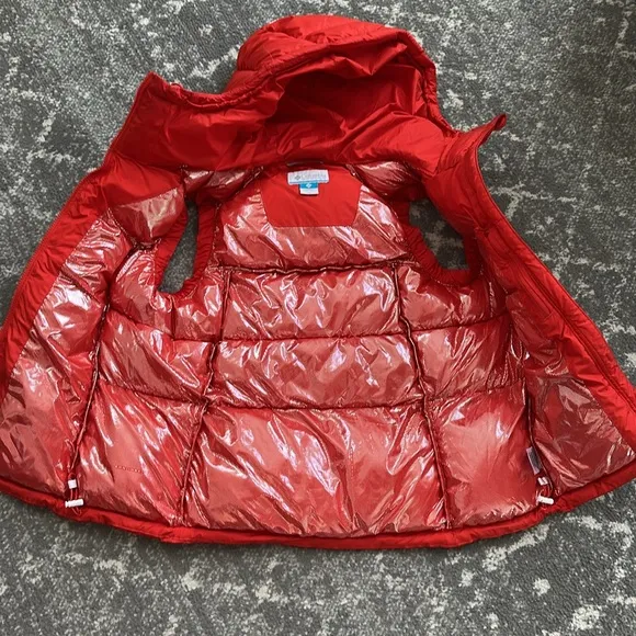 Columbia Women's Red/ Orange pike Lake Puffer all Vest