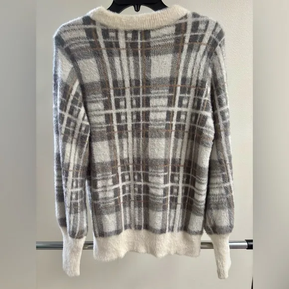 Evereve Women's Plaid Sweater - Like NEW