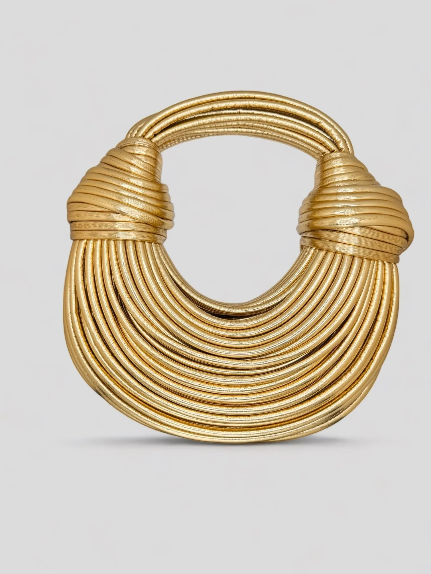 Hilda® | Luxurious, stylish gold bag