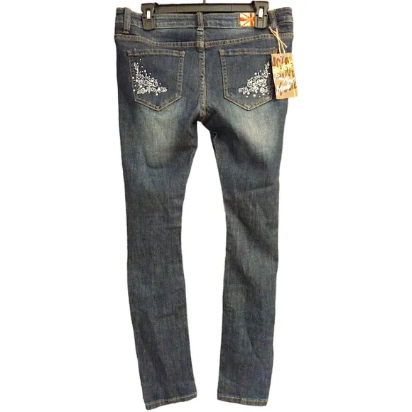 MACHINE Distressed Medium Wash Jean with Embroidery &amp; Rhinestone, Size 31x31