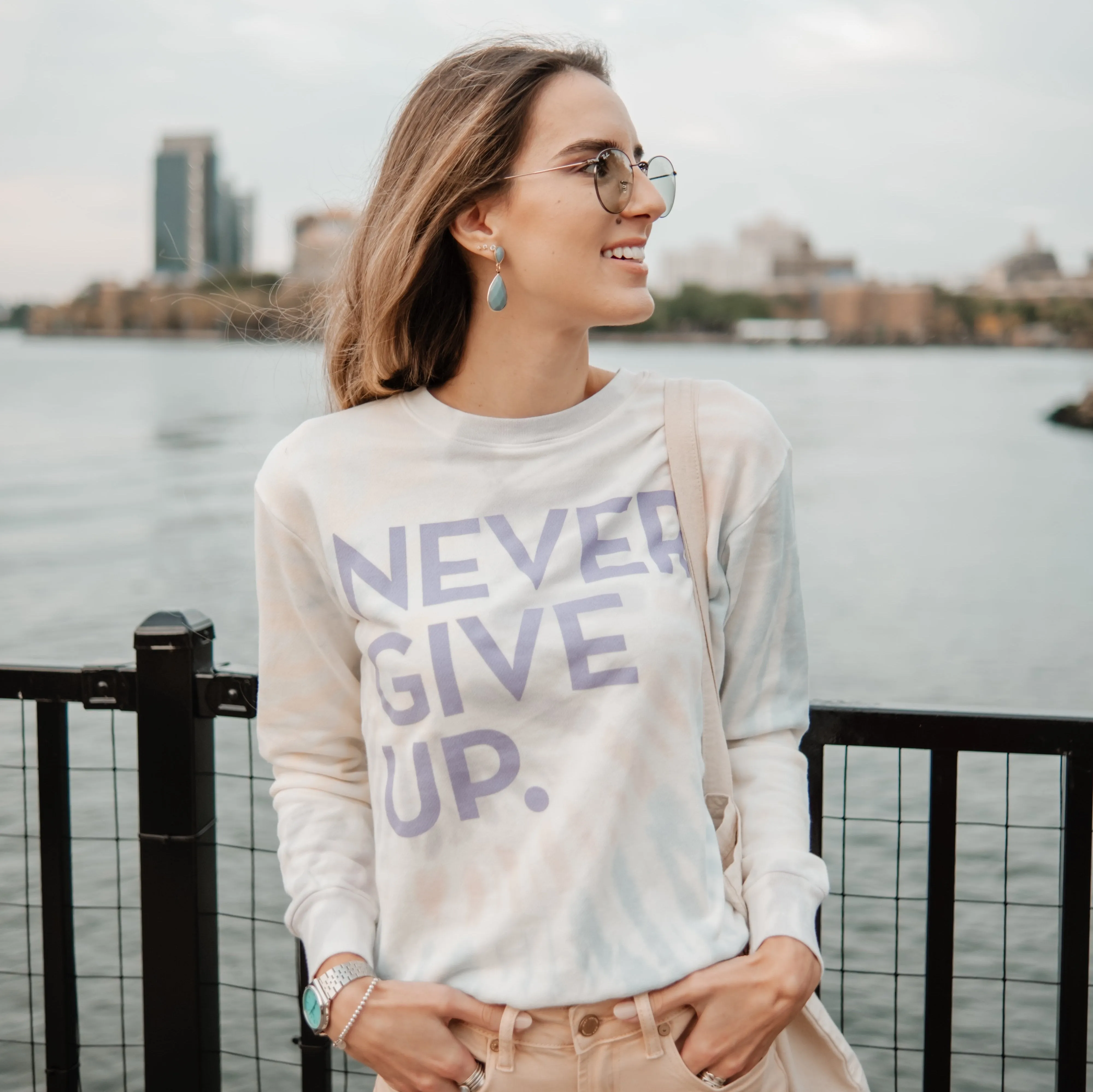NEVER GIVE UP. TIE DYE PULLOVER