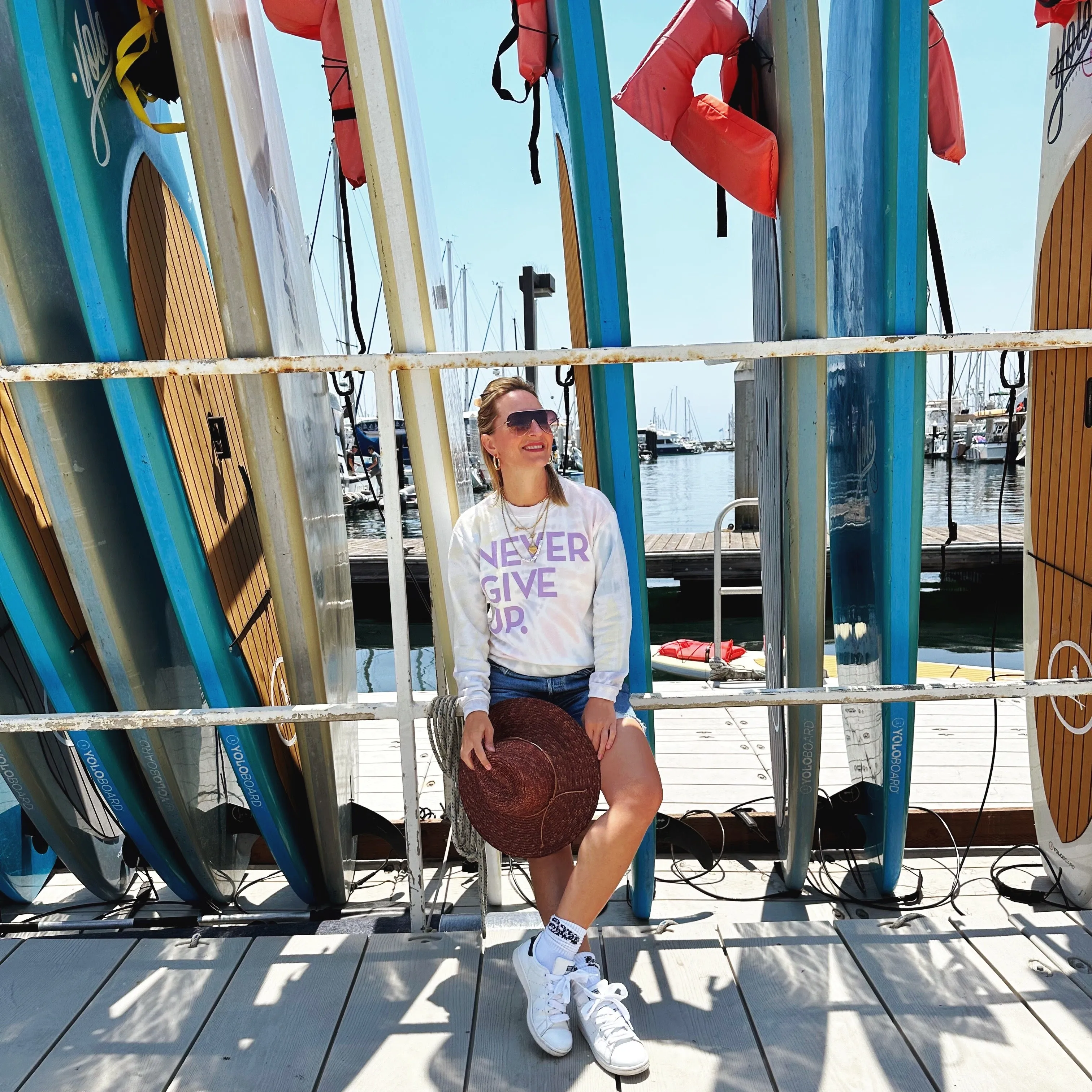 NEVER GIVE UP. TIE DYE PULLOVER