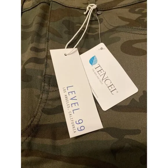 NWT Women's Level 99 Darsey Camo Skirt Size 26 - Original MSRP $99
