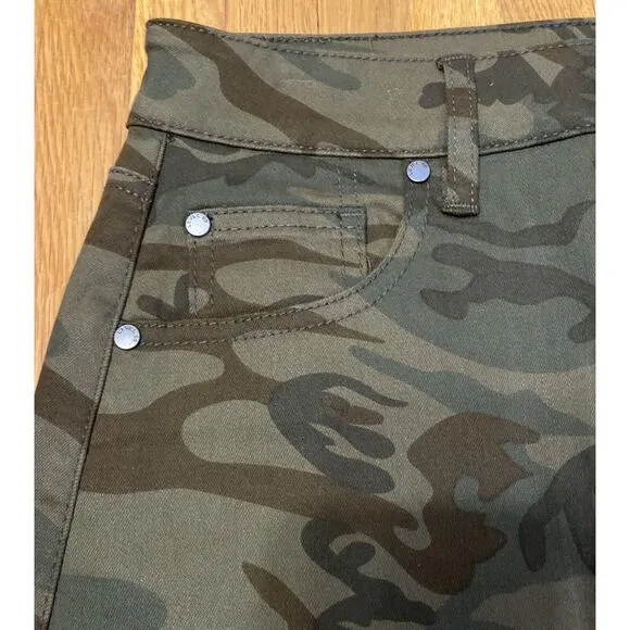 NWT Women's Level 99 Darsey Camo Skirt Size 26 - Original MSRP $99