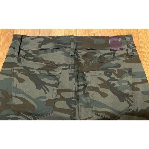 NWT Women's Level 99 Darsey Camo Skirt Size 26 - Original MSRP $99