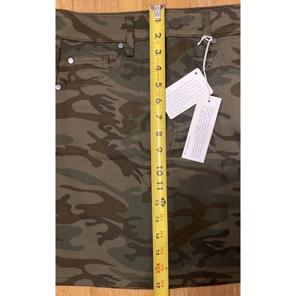 NWT Women's Level 99 Darsey Camo Skirt Size 26 - Original MSRP $99