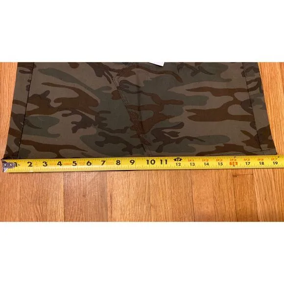 NWT Women's Level 99 Darsey Camo Skirt Size 26 - Original MSRP $99