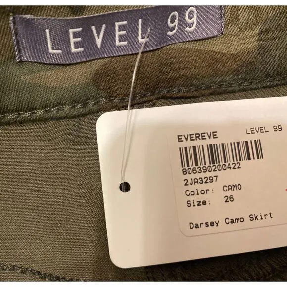 NWT Women's Level 99 Darsey Camo Skirt Size 26 - Original MSRP $99
