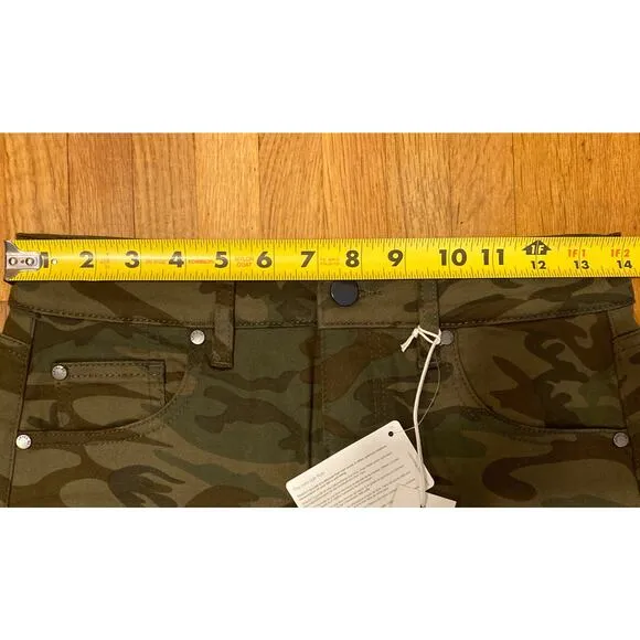 NWT Women's Level 99 Darsey Camo Skirt Size 26 - Original MSRP $99