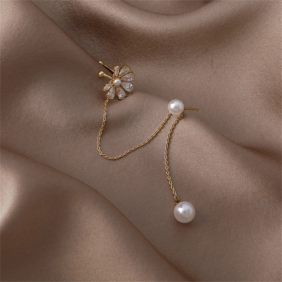 Pearl & Cubic Zirconia Floral Chain Clip-On Earring