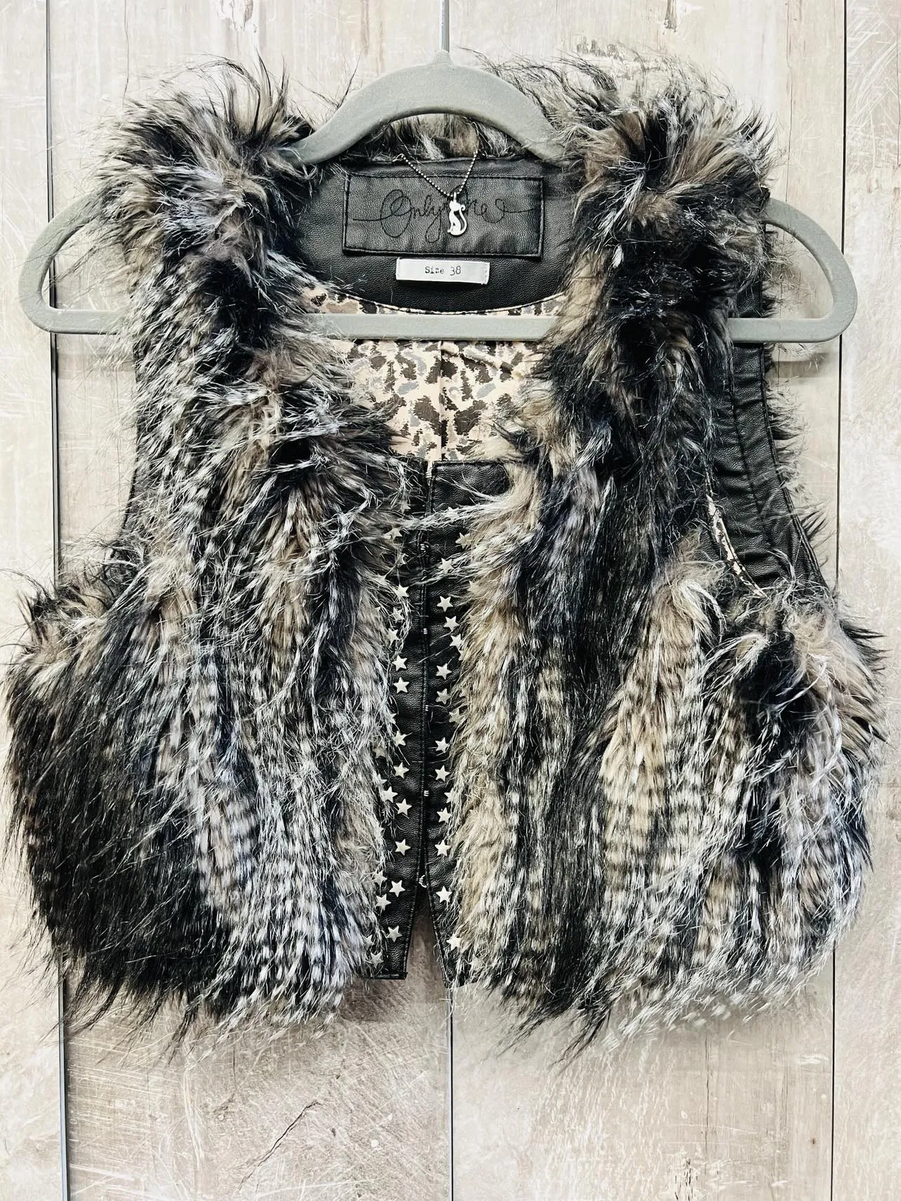 Pre-owned like new Unique Women's Graze Vest by Only, Sz 38, Fits S/M!