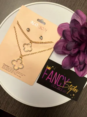 Quatrefoil Pendant Set