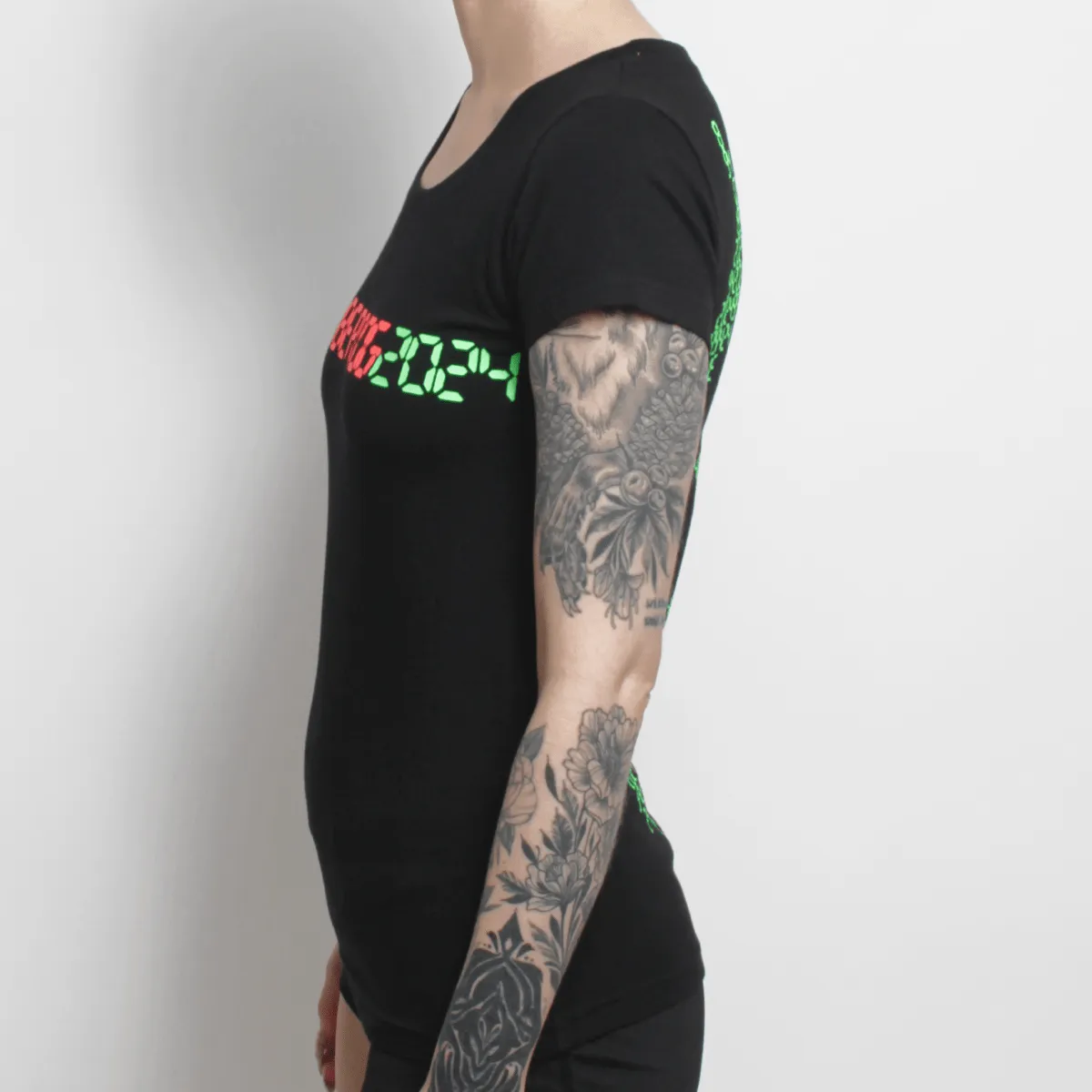 RAVE ON T-SHIRT BLACK WOMENS