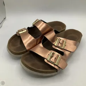 Sandals Flats By Birkenstock In Rose Gold, Size: 6