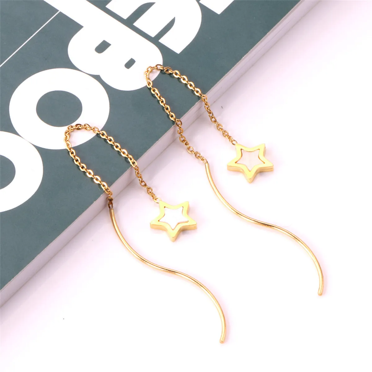 Shell & 18K Gold-Plated Star Ear Threader