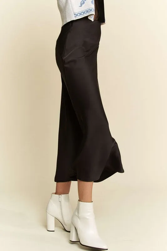Sleek Midi Length Versatile Casual Wear Skirt