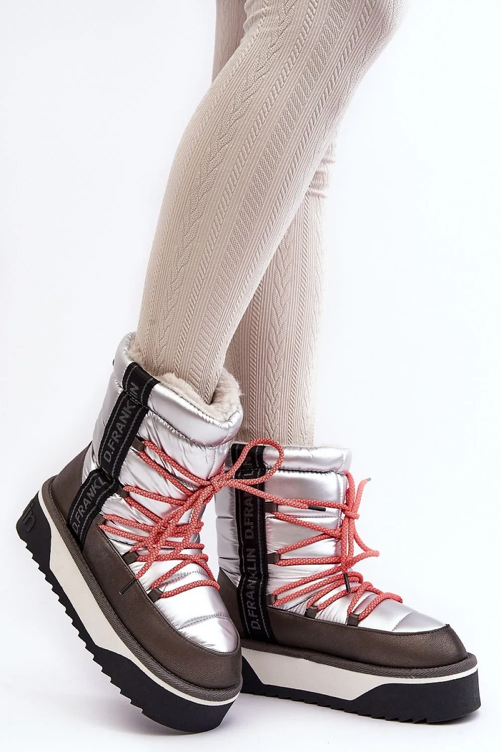 Snow boots