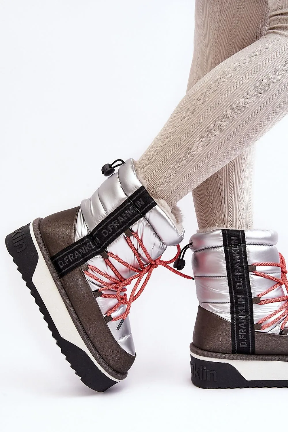 Snow boots