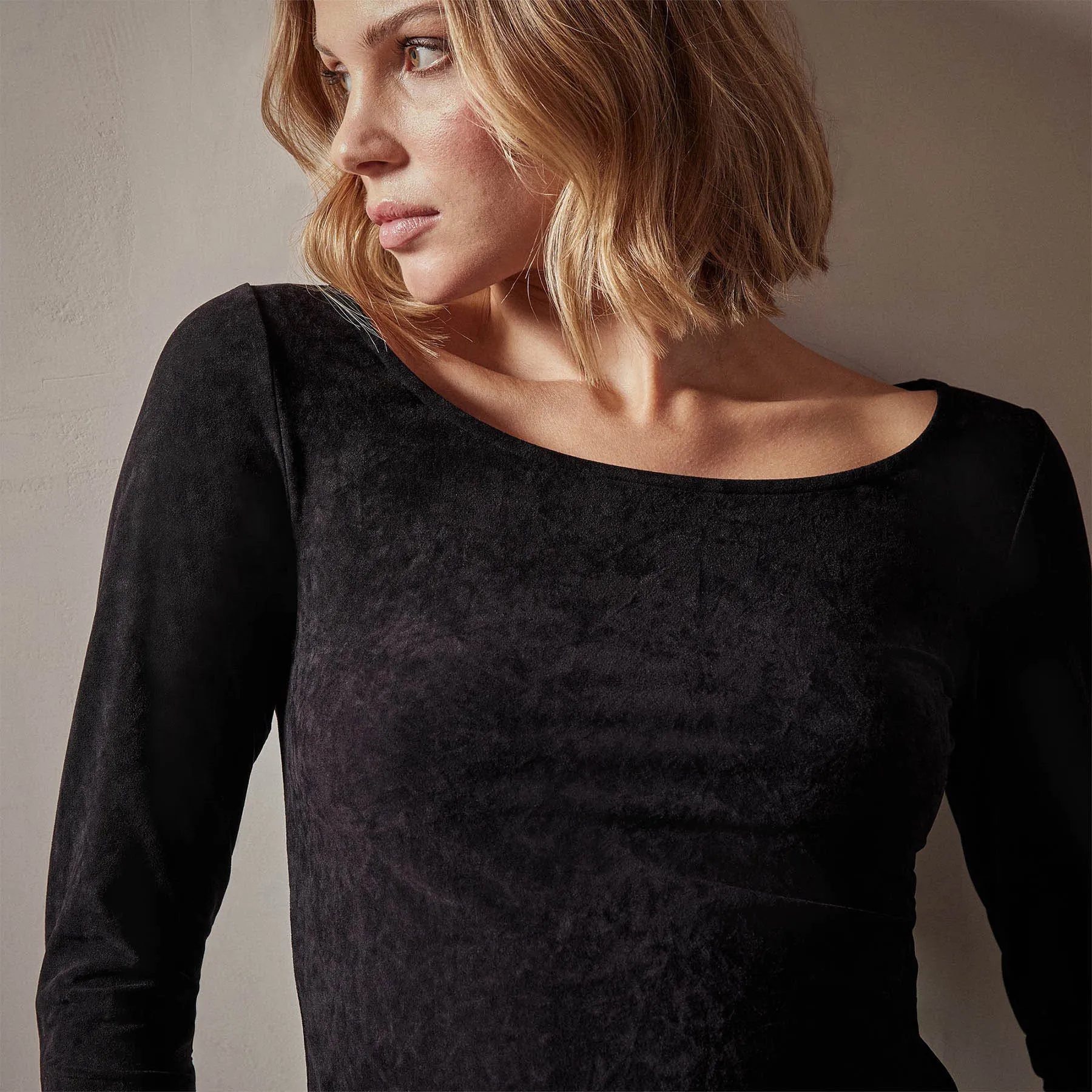 Stretch Velvet Scoop Neck Top - Black