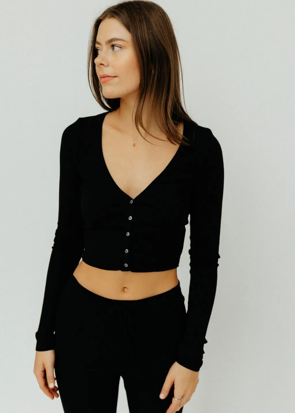 Éterne Cropped Cardigan in Black