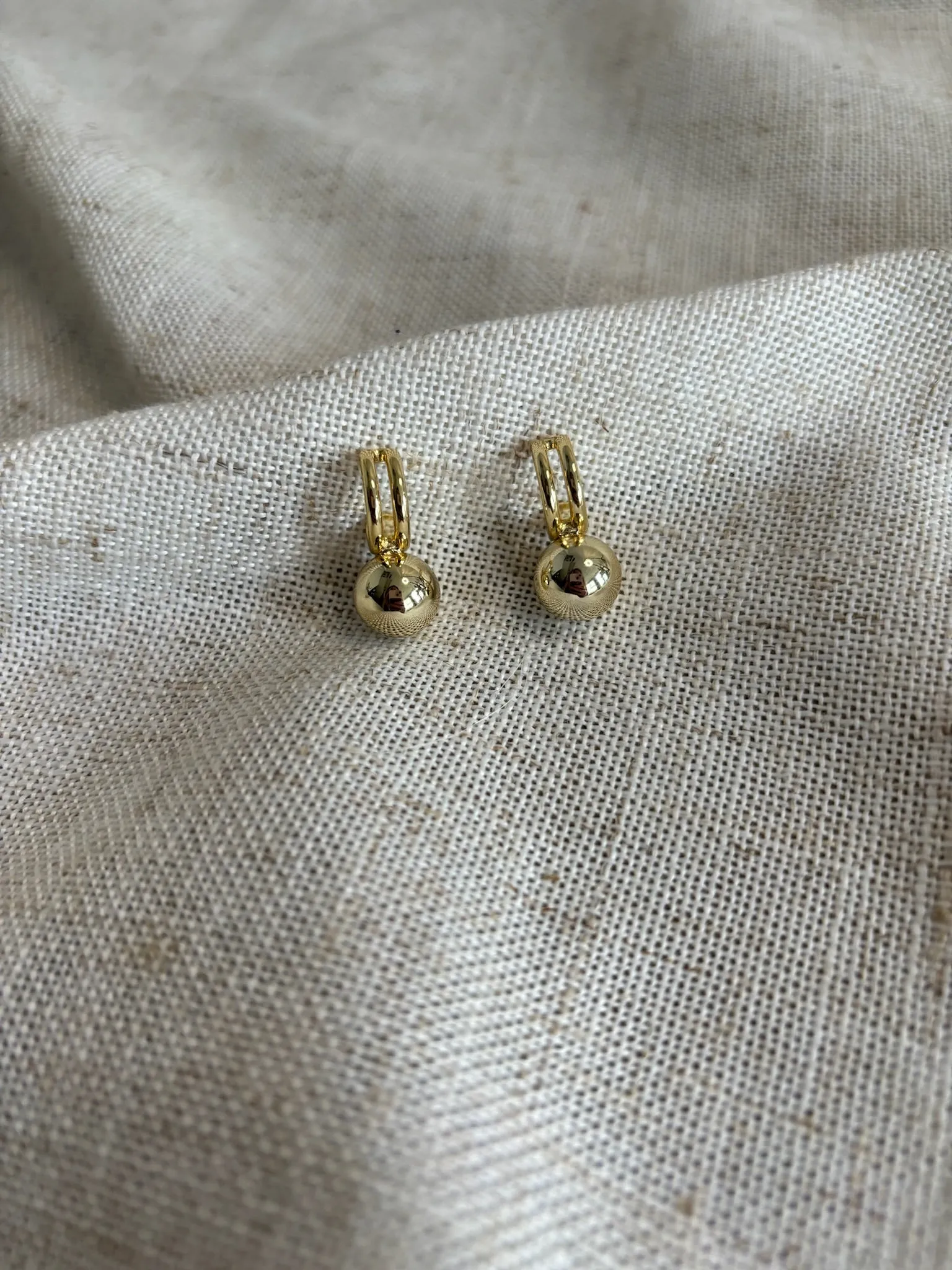 The Roberts Hoop Earring - Gold