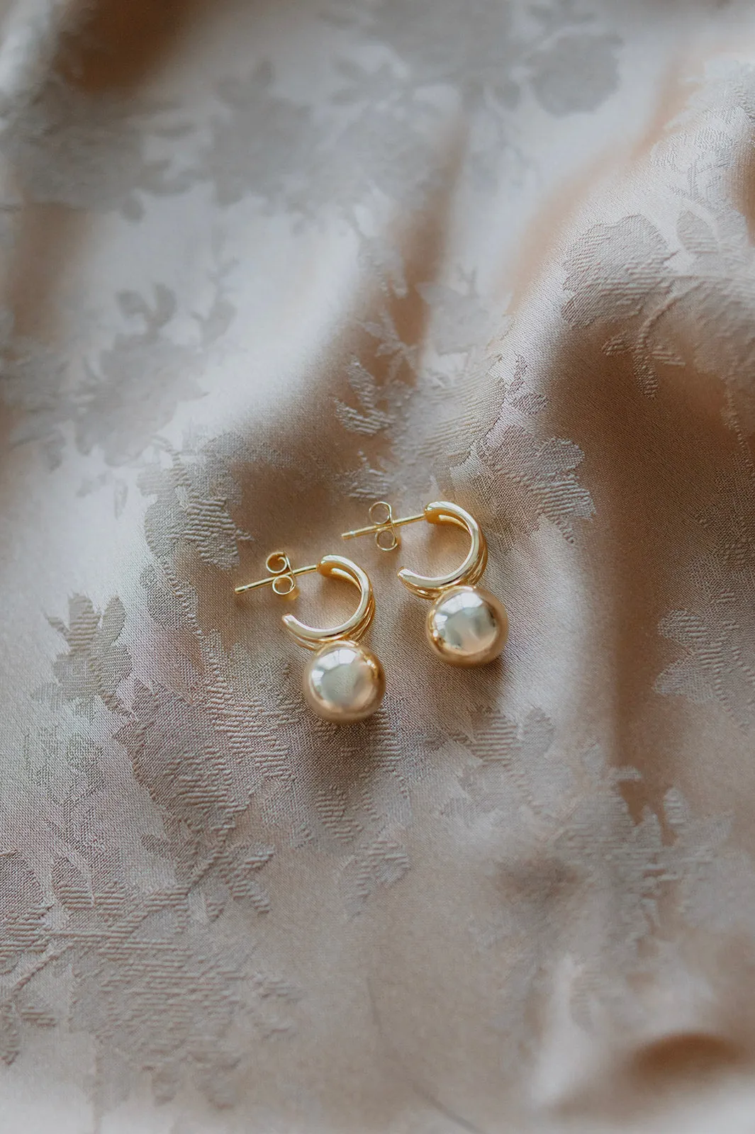 The Roberts Hoop Earring - Gold