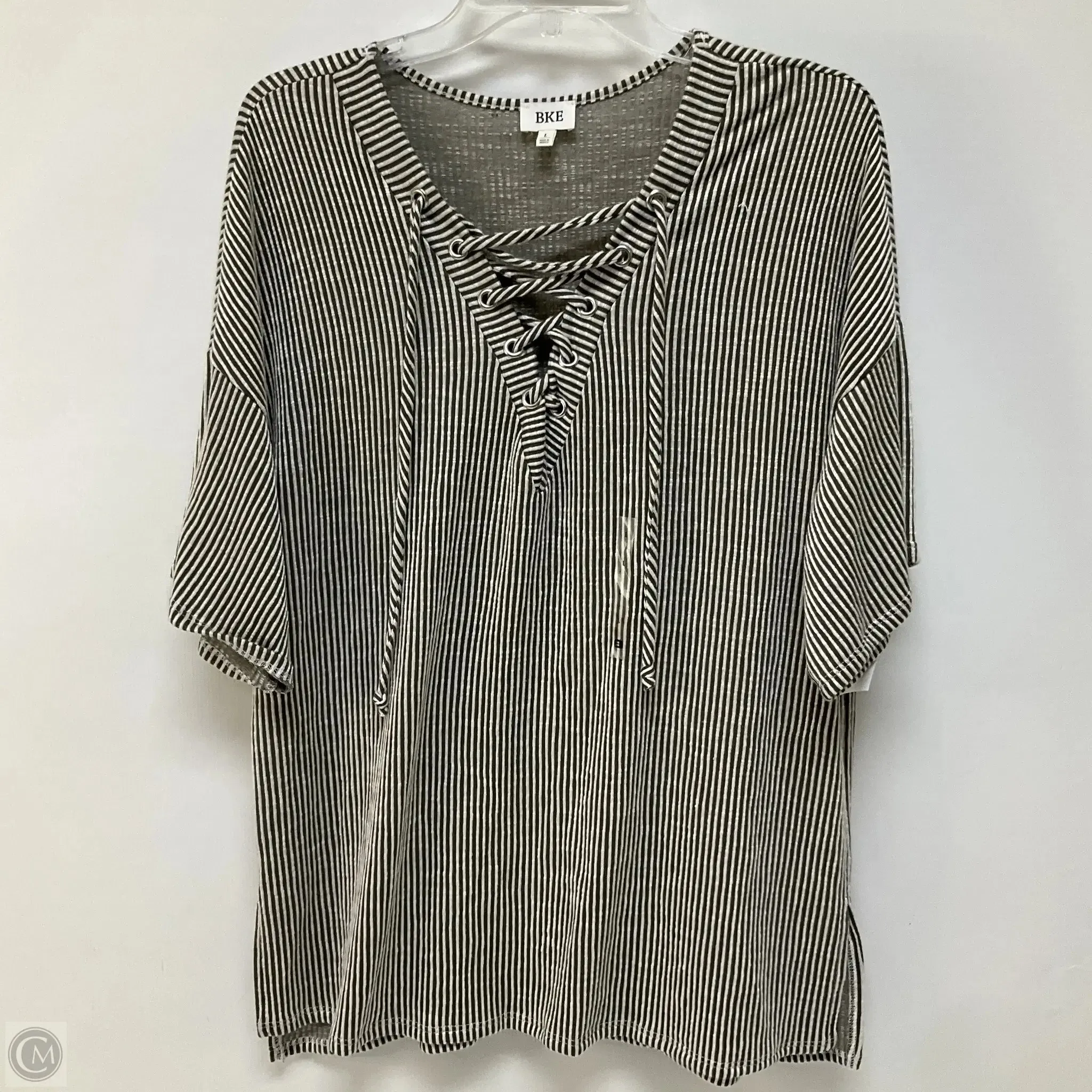 Top Short Sleeve By Bke In Green, Size: L