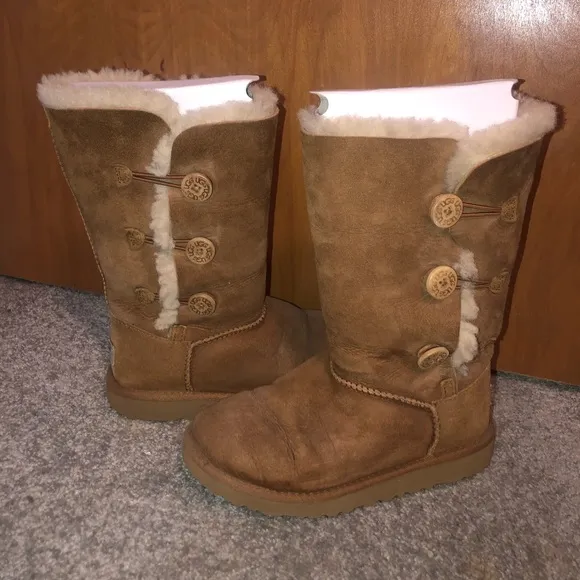 UGG® Girls' Bailey Button Triplet II Boots (Youth)