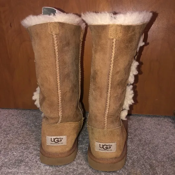 UGG® Girls' Bailey Button Triplet II Boots (Youth)