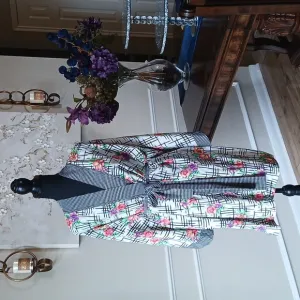 Victoria's Secret Gold Label Floral Kimono Robe. Size OS