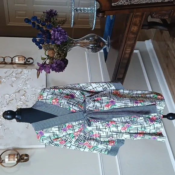 Victoria's Secret Gold Label Floral Kimono Robe. Size OS