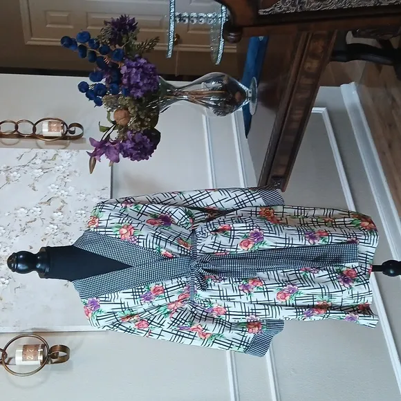 Victoria's Secret Gold Label Floral Kimono Robe. Size OS