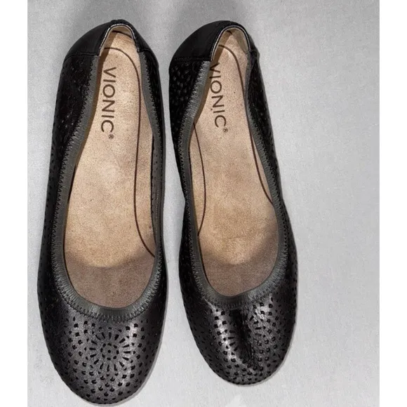Vionic Robyn Pewter Perforated Metallic Leather Ballet Flats Women's Size 8.5