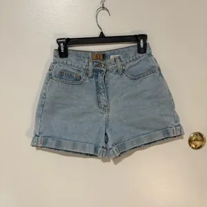 Women's vintage Blue Denim high waist size 2 perfect wash and fit Shorts 100% C