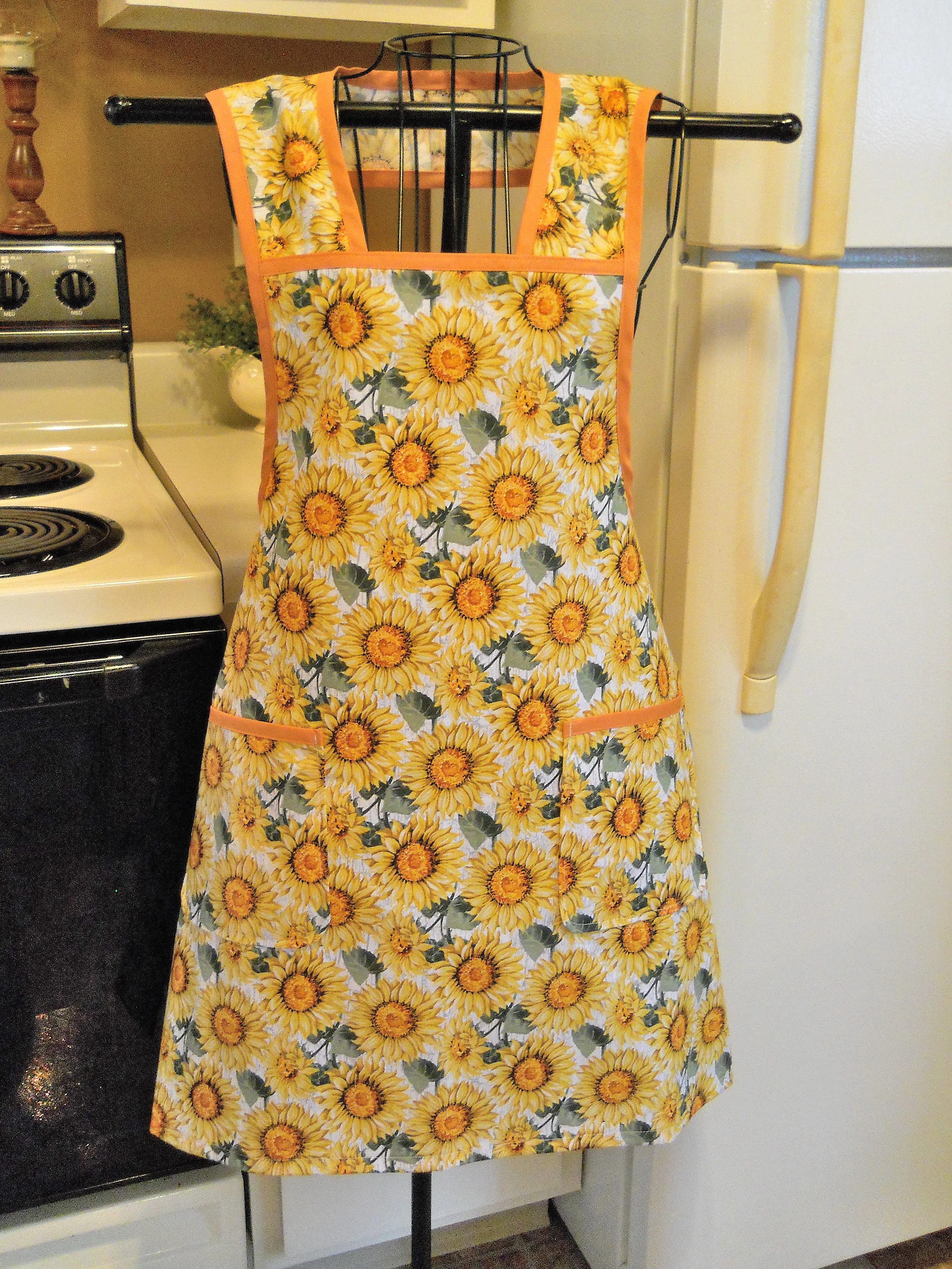 Women's Vintage Style Apron with Sunflowers in Large