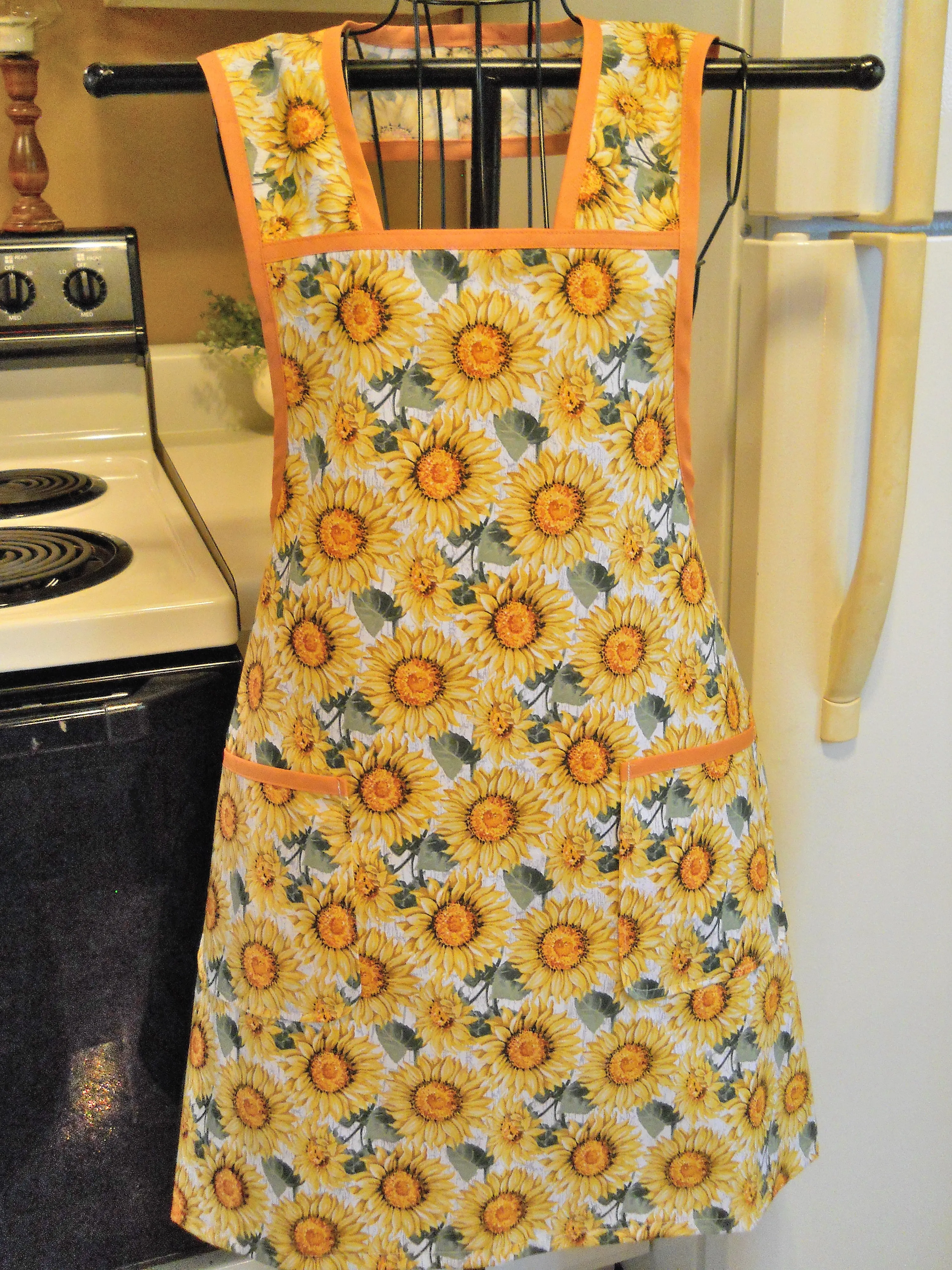 Women's Vintage Style Apron with Sunflowers in Large